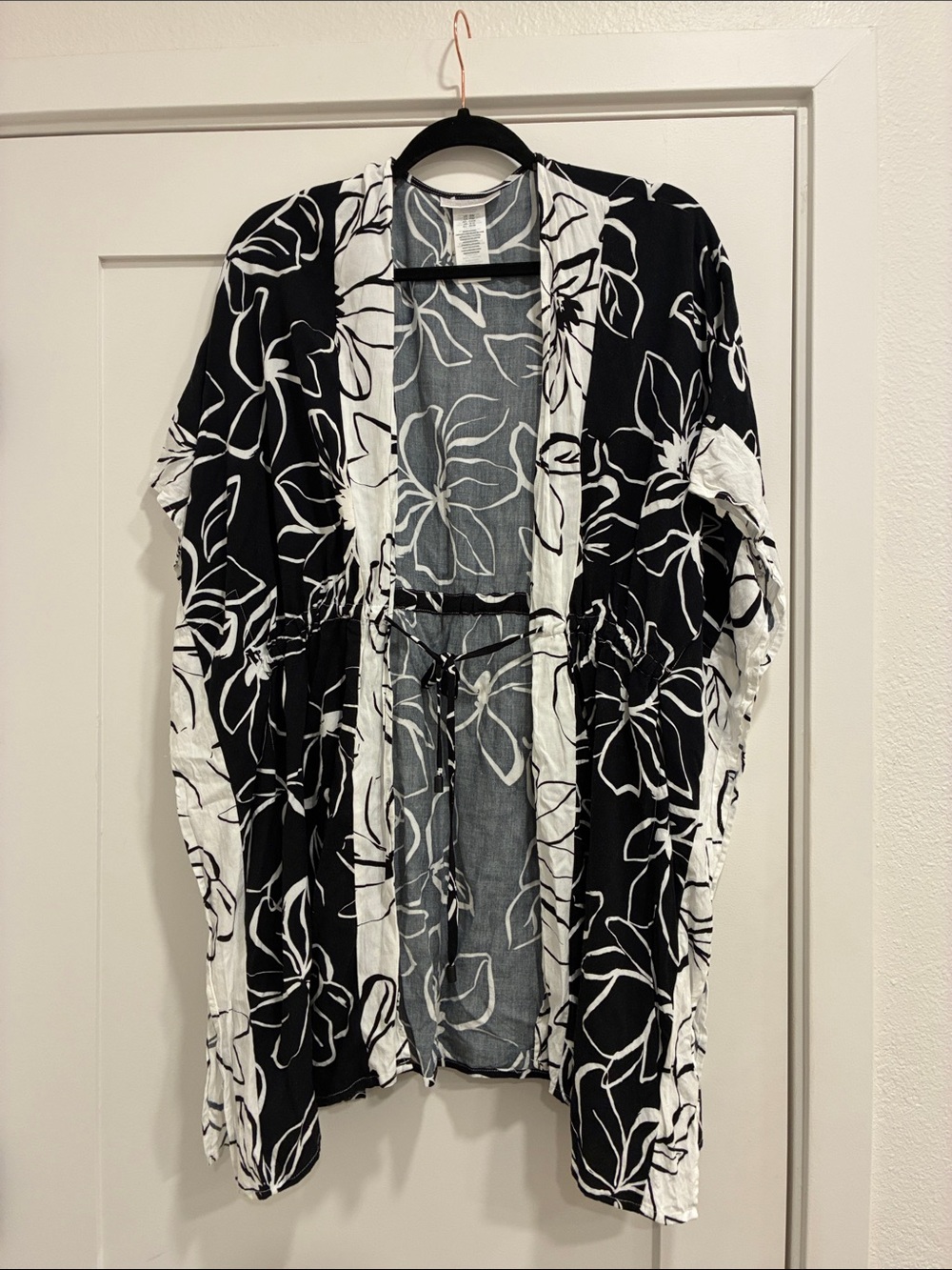 La Blanca Black and White Floral Open-Front Woman’s Swim Cover-Up.